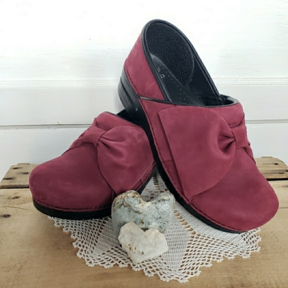 Patriotic RED Dansko Pro Bow Clogs Dusty Suede Cottage Distressed Boho Prairie ♡ - Picture 5 of 15